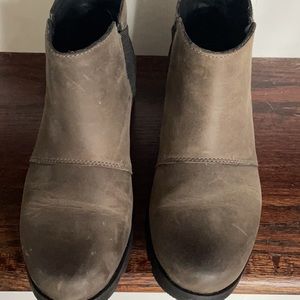 Sorel booties in gray. Women’s size 6.5. Only worn a few times.